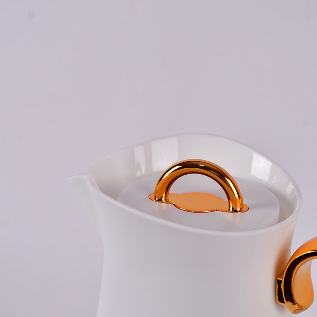 white water pot with gold handle 1 litre