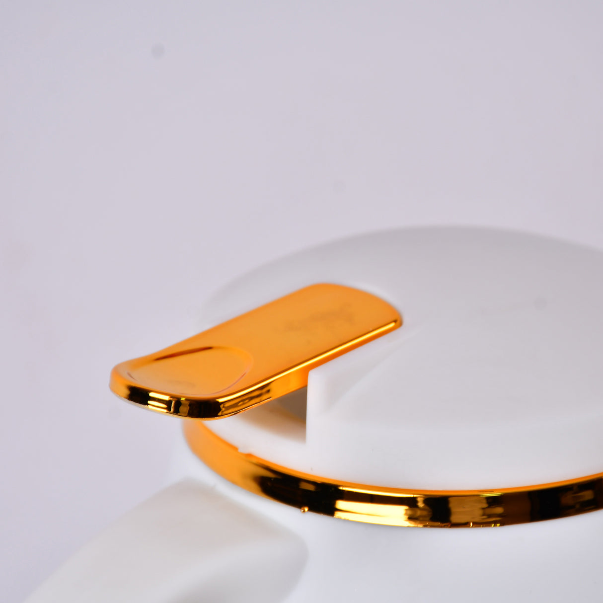 White (شاى) water pot 1 Litre