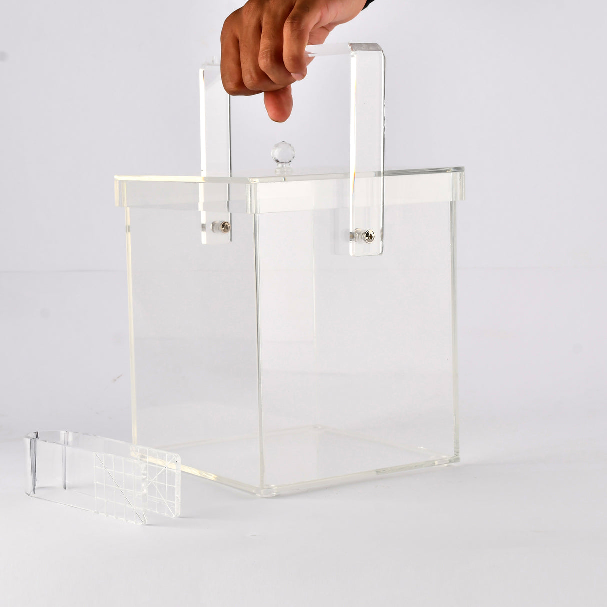 Ice holder with cover