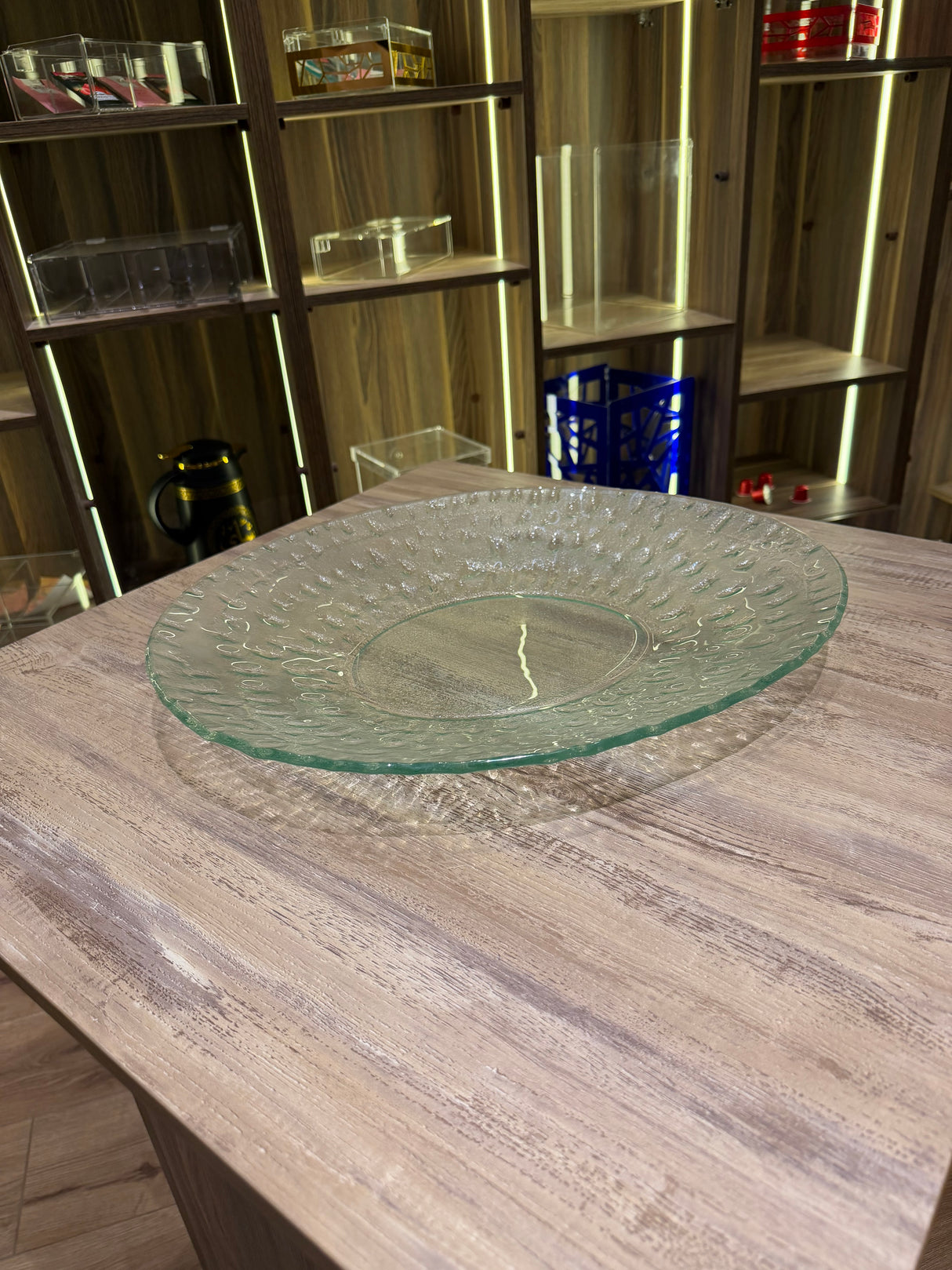 Round glass serving plate