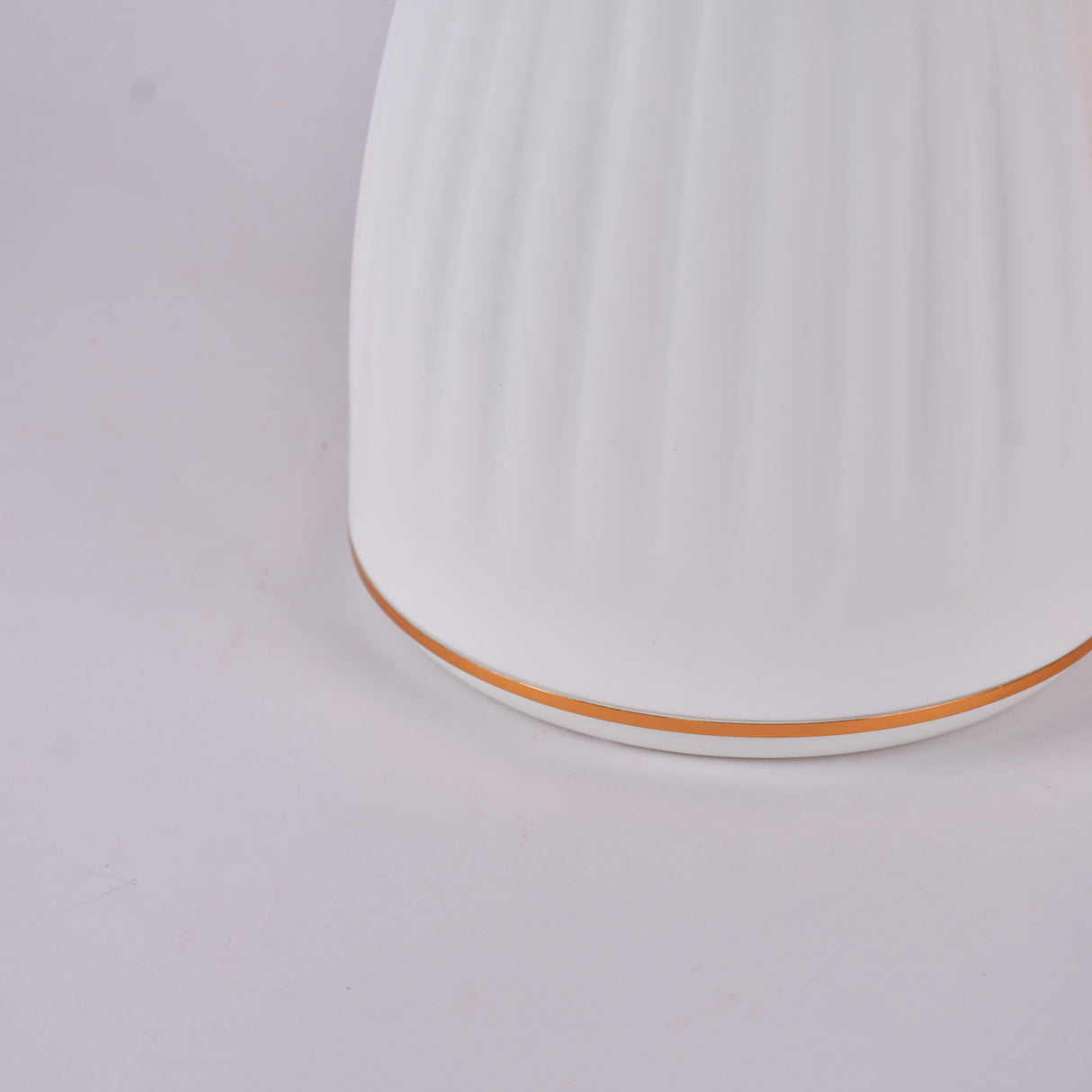 white water pot with gold handle 1 litre