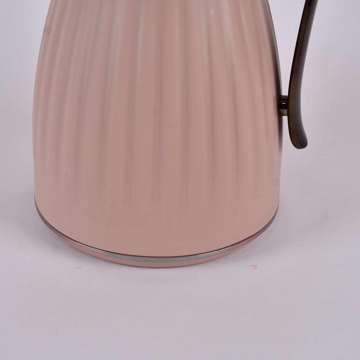 Beige water pot with bronze handle 1 litre
